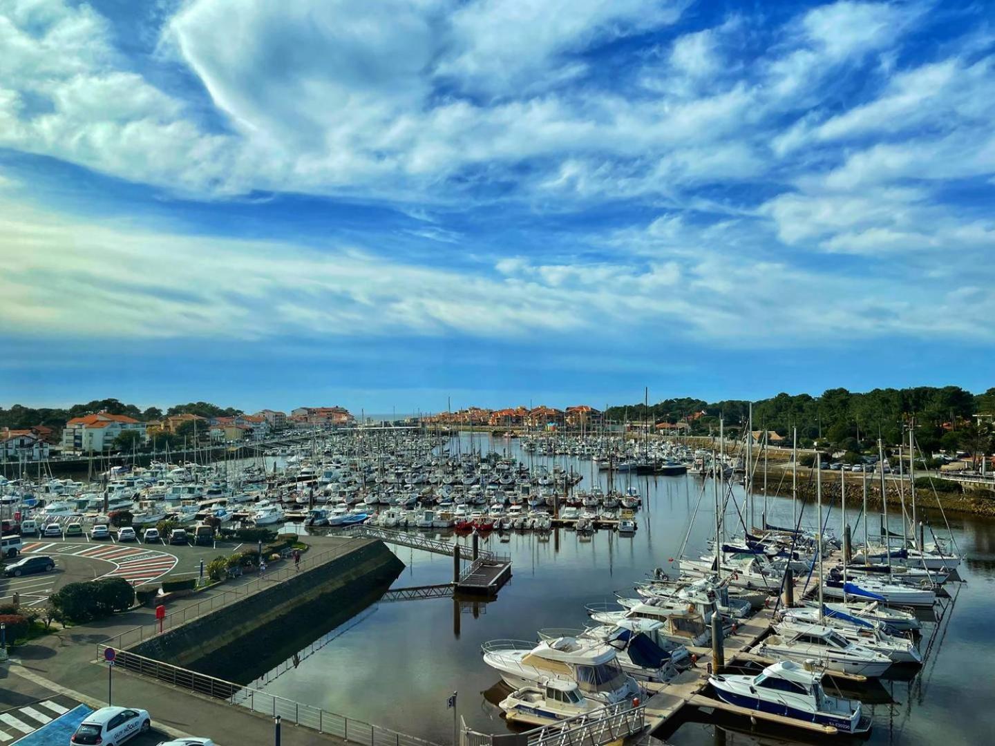 Port Sud - T3 En Duplex Avec Vue Panoramique Sur Le Port De Capbreton Apartment Exterior photo